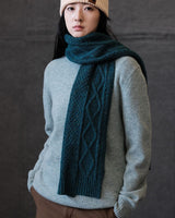 Écharpe tricotée à torsades en fil feutré