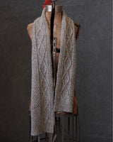 Écharpe tricotée à torsades en fil feutré