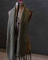 Écharpe tricotée à torsades en fil feutré