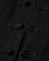 Kung-fu Chore Jacket in black – close-up of frog buttons