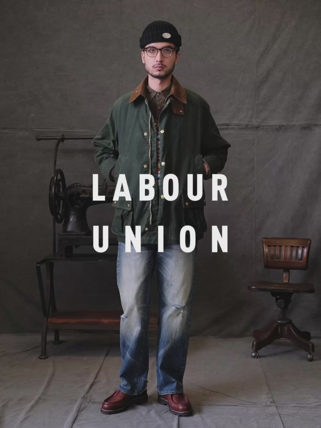 Waxed Cotton Hunting Jacket in olive – video