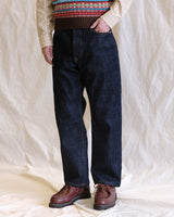 Red-line Selvedge 1950s High-waist Straight Jeans in raw indigo – front on model