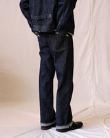 Blue-line Selvedge Straight Jeans in raw indigo – side on model