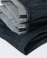 Blue-line Selvedge Straight Jeans in raw indigo – close-up of selvedge cuff