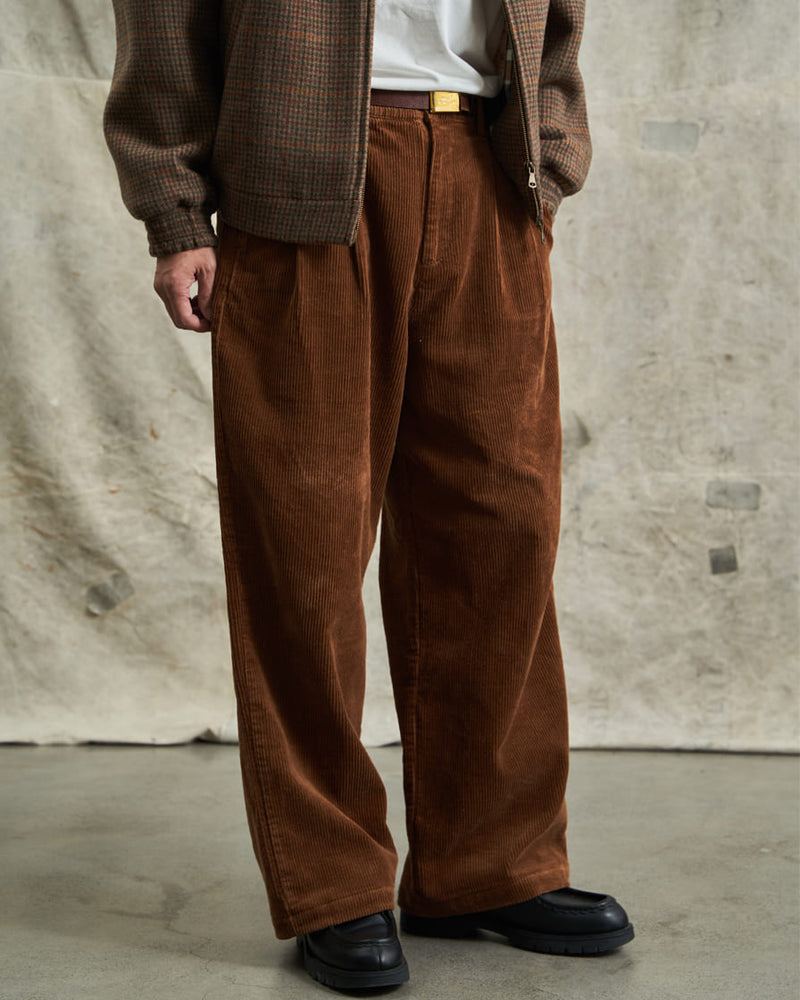 https://labourunion-1986.com/cdn/shop/products/Labourunionclothing_heritage_menswear_Cord_Loose_Straight_Trousers_brown2_800x.jpg?v=1667466934